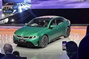 BMW i3L and iX3L Debut in China: Long Wheelbase and New Design Features - image 1