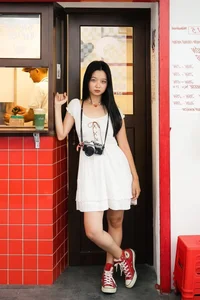 Former Child Star Lam Thanh My Debuts Bold and Mature Fashion Style at 19 - image 2