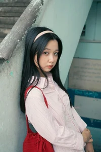 Former Child Star Lam Thanh My Debuts Bold and Mature Fashion Style at 19 - image 8