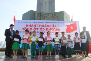 Binh Dinh Inaugurates Coastal National Flag Road in Quy Nhon City - image 2