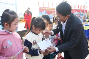 Binh Dinh Inaugurates Coastal National Flag Road in Quy Nhon City - image 1