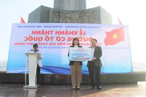Binh Dinh Inaugurates Coastal National Flag Road in Quy Nhon City - image 12