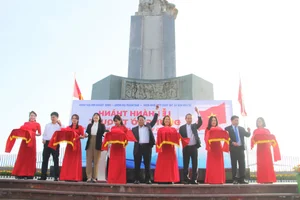 Binh Dinh Inaugurates Coastal National Flag Road in Quy Nhon City - image 6