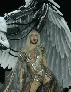Lisa’s Coachella 2026 Angel Look: Can Stunning Visuals Match Live Vocals? - image 8