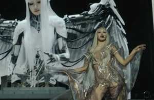 Lisa’s Coachella 2026 Angel Look: Can Stunning Visuals Match Live Vocals? - image 2
