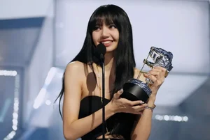 Lisa’s Coachella 2026 Angel Look: Can Stunning Visuals Match Live Vocals? - image 5