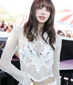 Lisa’s Coachella 2026 Angel Look: Can Stunning Visuals Match Live Vocals? - image 4