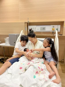 Khanh Thi and Phan Hien Welcome Third Child: A Glimpse of Their Adorable Newborn Daughter - image 6