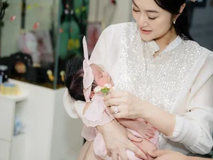 Kha Ly and Thanh Duy Share First Adorable Photos of Their Newborn Daughter - image 4