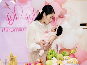 Kha Ly and Thanh Duy Share First Adorable Photos of Their Newborn Daughter - image 2