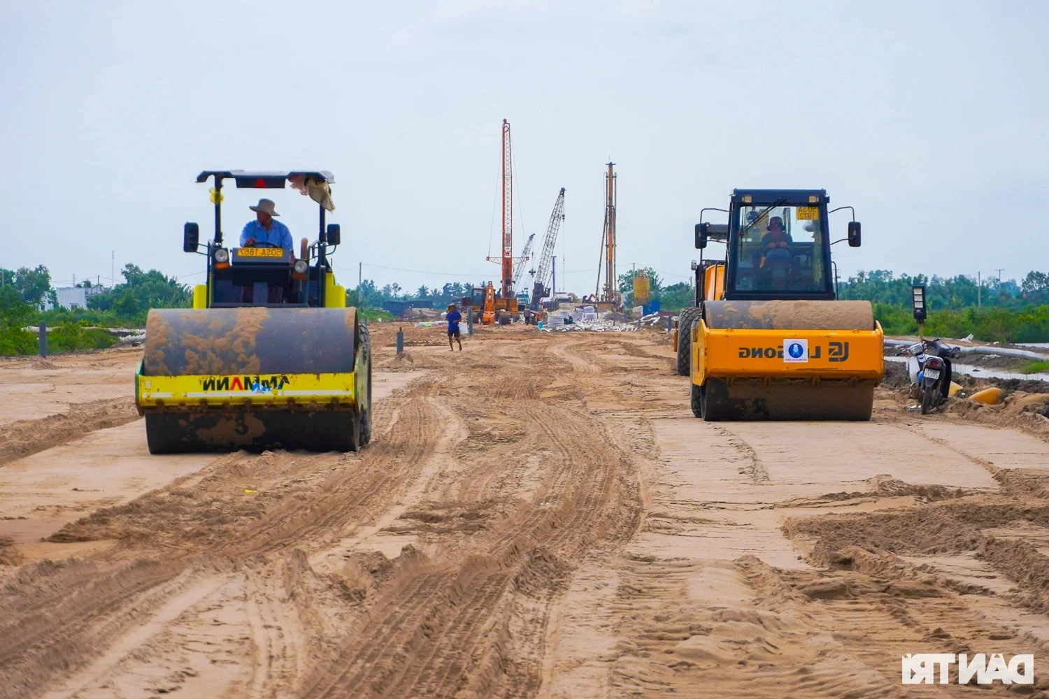 Innovative Sea Sand Logistics for the Can Tho - Ca Mau Expressway Project