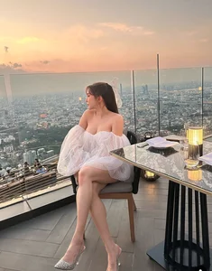 Stunning Doll-Faced Beauty Showcases Bold Fashion and Fiery Figure in New Gallery - image 6