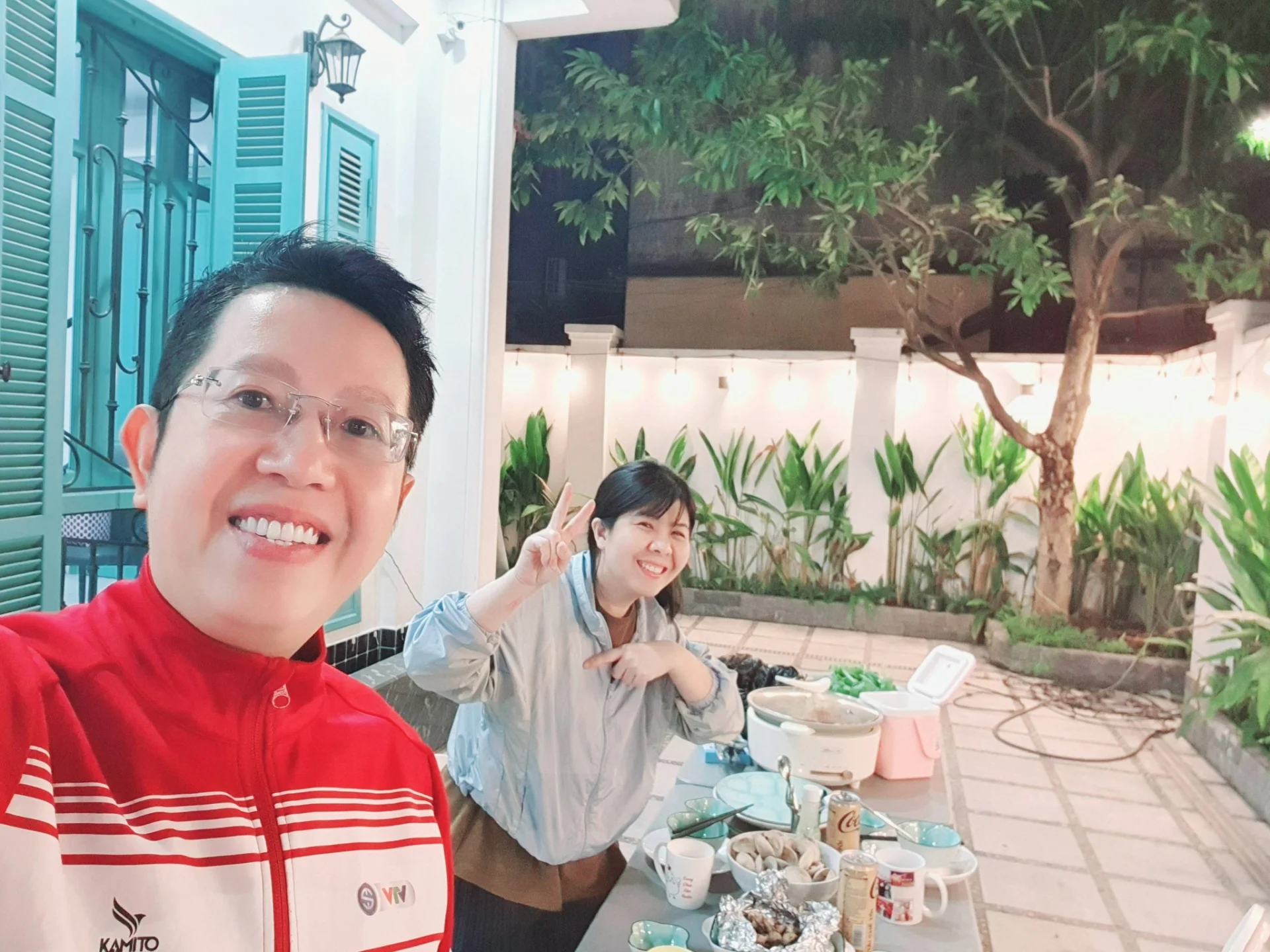 Viet Khue: The Successful VTV Commentator Living His Best Life in a Grand Villa