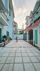 Viet Khue: The Successful VTV Commentator Living His Best Life in a Grand Villa - image 7