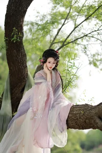 YiTuYu Art Language Vol.7182: Urban Elegance with Xiao Yang Ai Gan Fan - image 0