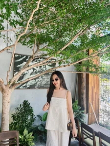 The Timeless Beauty of Duong Thuy Phuong: Wife of Footballer Que Ngoc Hai - image 2