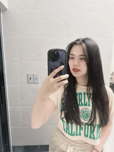 The Timeless Beauty of Duong Thuy Phuong: Wife of Footballer Que Ngoc Hai - image 4