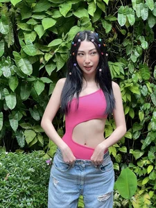 Khong Tu Quynh Stuns Fans with Bold Bikini Style: The Evolution of Vietnam’s ‘Strawberry Girl’ into a Fashion Icon - image 2