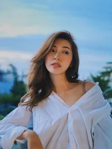 Khong Tu Quynh Stuns Fans with Bold Bikini Style: The Evolution of Vietnam’s ‘Strawberry Girl’ into a Fashion Icon - image 8