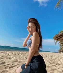 Khong Tu Quynh Stuns Fans with Bold Bikini Style: The Evolution of Vietnam’s ‘Strawberry Girl’ into a Fashion Icon - image 7