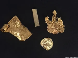 Incredible Discovery: Largest Gold Hoard in UK History Found While Plowing a Field - image 7