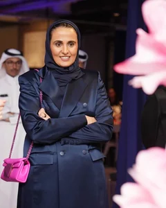 Elegant Royal Fashion: Exploring the Sophisticated Style of the Princess of Qatar - image 0