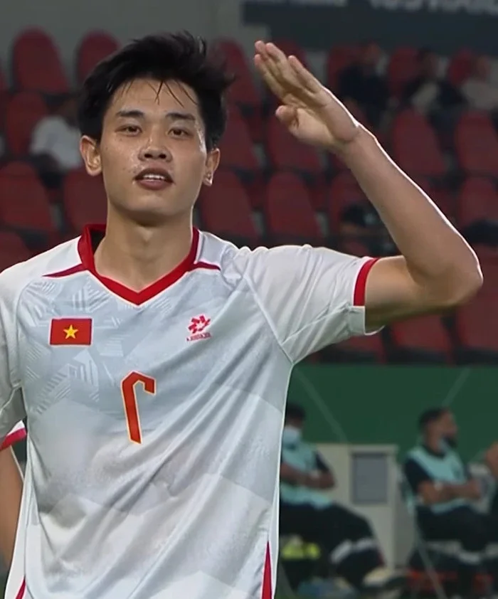 Football Star Dinh Bac: The Truth Behind the 9 Billion VND Transfer Rumors and Recent On-Field Controversies