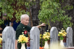 The Emotional Reunion of Soldiers from Two Worlds: A Story of Peace - image 6