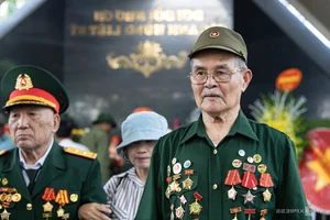 The Emotional Reunion of Soldiers from Two Worlds: A Story of Peace - image 3