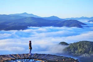The Ultimate Cloud Hunting Spot Just 1 Hour from Hanoi - image 6