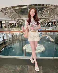 Vietnamese Celebrities Embrace the 'Quiet Luxury' Handbag Trend - image 8