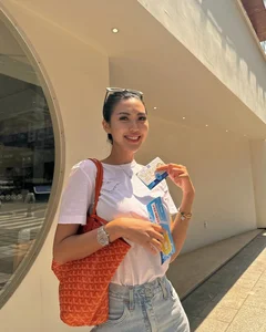 Vietnamese Celebrities Embrace the 'Quiet Luxury' Handbag Trend - image 2