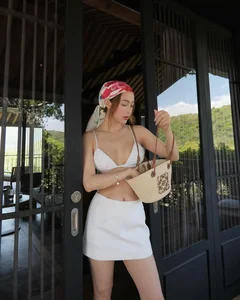 Minh Hang’s Radiant Post-Motherhood Glow: A Blend of Elegance, Family, and Luxury - image 7