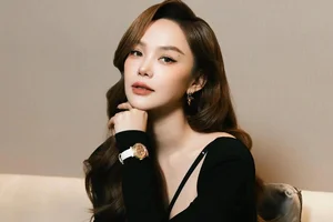 Minh Hang’s Radiant Post-Motherhood Glow: A Blend of Elegance, Family, and Luxury - image 0