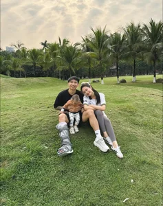 Football Star Doan Van Hau Shares Heartwarming Moments with Family - image 3