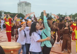 Thanh Hoa Province Celebrates as Lê Xuân Mạnh Wins Road to Mount Olympia 2023 - image 6