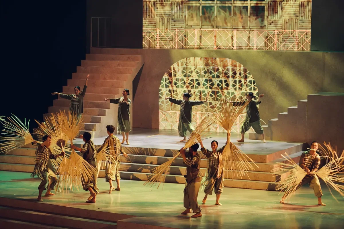 Viet Nam Bach Nghe: A Theatrical Tribute to Traditional Craft Villages