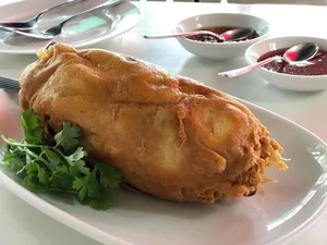 BLACKPINK’s Lisa Causes a Sensation at a Michelin-Starred Restaurant in Bangkok - image 2