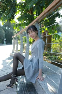 Tuan Tuan Warm Sunshine Black Silk IESS Lifestyle Gallery - image 23