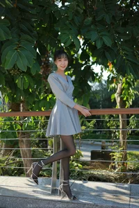 Tuan Tuan Warm Sunshine Black Silk IESS Lifestyle Gallery - image 53