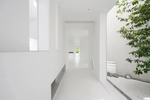 Spectacular 1,000sqm Villa with 77 Windows Designed for Parents - image 1