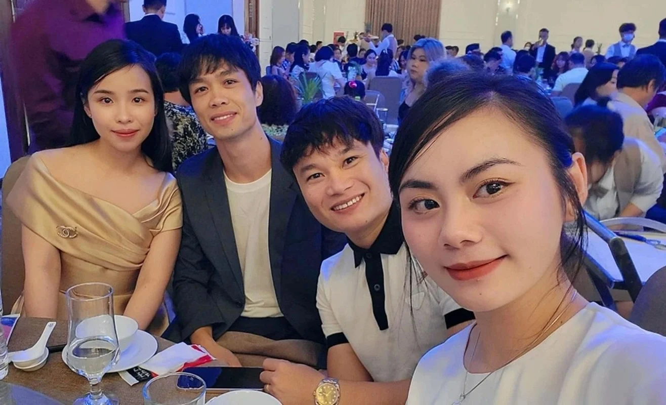 The Natural Beauty of Viên Minh: Công Phượng's Wife in Candid Photos