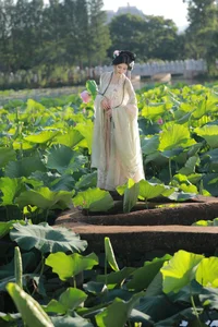 YiTuYu Art Language Vol.4687 Featuring Wu Sui: A Study in Modern Aesthetics - image 28