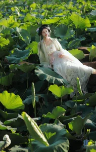 YiTuYu Art Language Vol.4687 Featuring Wu Sui: A Study in Modern Aesthetics - image 9