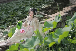 YiTuYu Art Language Vol.4687 Featuring Wu Sui: A Study in Modern Aesthetics - image 6