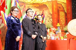 Hanoi Artists Gather for the Traditional Theater Ancestor Worship Ceremony - image 8