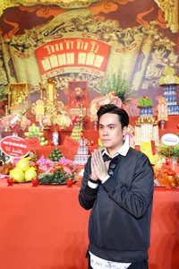 Hanoi Artists Gather for the Traditional Theater Ancestor Worship Ceremony - image 0