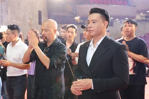 Hanoi Artists Gather for the Traditional Theater Ancestor Worship Ceremony - image 6