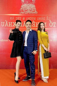 Hanoi Artists Gather for the Traditional Theater Ancestor Worship Ceremony - image 12