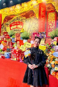 Hanoi Artists Gather for the Traditional Theater Ancestor Worship Ceremony - image 1